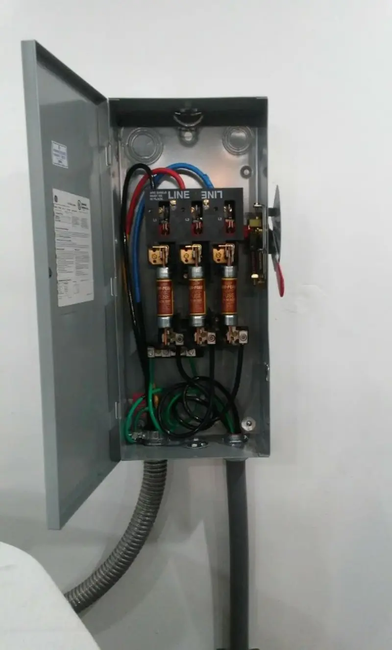 Three-phase disconnect switch installed for Smoke Detector Installation in Sedro-Woolley